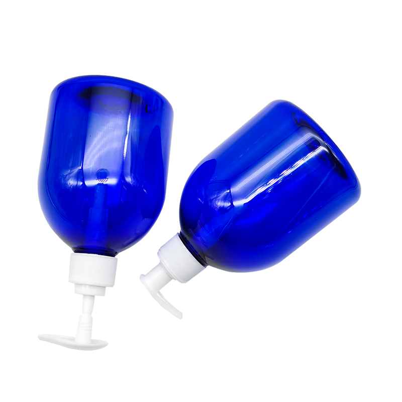 Botol pembersih tangan berwarna biru